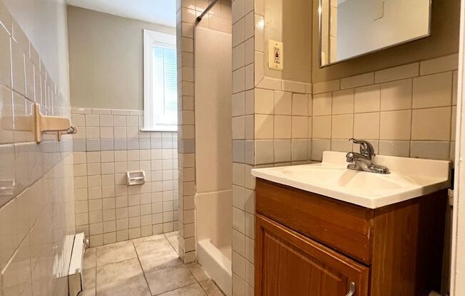 Studio, 1 bath, 312 sqft, $1,100, Unit Studio Efficiency Apt