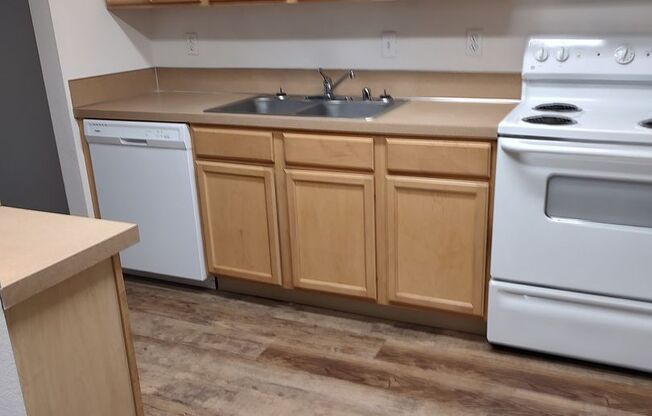 1 bed, 1 bath, 899 sqft, $1,425, Unit H-03