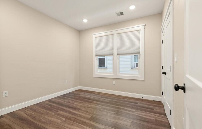 701 E 2 ST