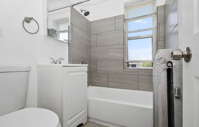 Studio, 1 bath, 270 sqft, $995, Unit 110