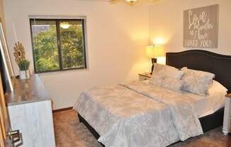 1 bed, 1 bath, 550 sqft, $870, Unit island-275