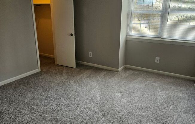 2 beds, 1 bath, 908 sqft, $2,310, Unit 135