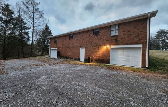 Great Hermitage Duplex with Excellent Storage Space!