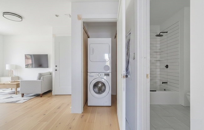 3 beds, 2 baths, 1,046 sqft, $6,500, Unit 301