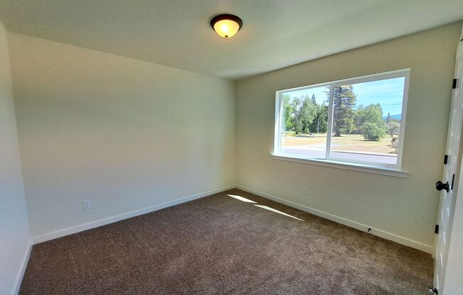 2022 Construction 3 Bed, 2 Bath Close to Downtown Grants Pass