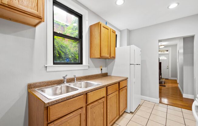 Stunning 4 bedroom home in Overbrook available November 1!