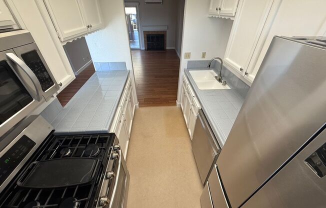 Renovated 2 bedroom townhome (1.5 bathrooms) - Pool; Gated Community; Parking; AC, EV Chargers!