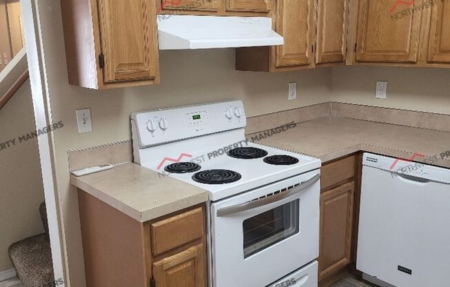 STATUS: *AVAILABLE* | R28 | $1895 + $100 FLAT RATE FOR W/S