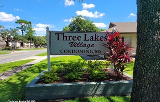 FOR RENT!!! BEAUTIFUL AND RECENTLY UPDATE 2 BEDROOM 1.5 TOWNHOME...