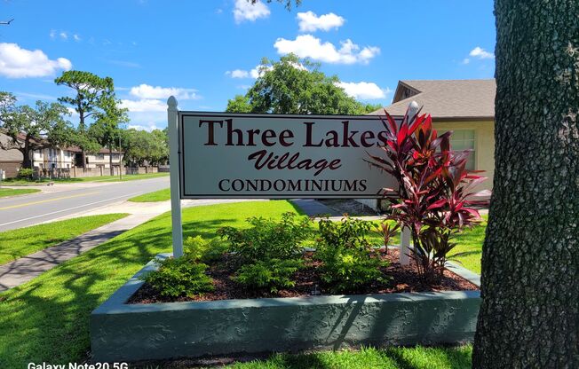 FOR RENT!!! BEAUTIFUL AND RECENTLY UPDATE 2 BEDROOM 1.5 TOWNHOME...