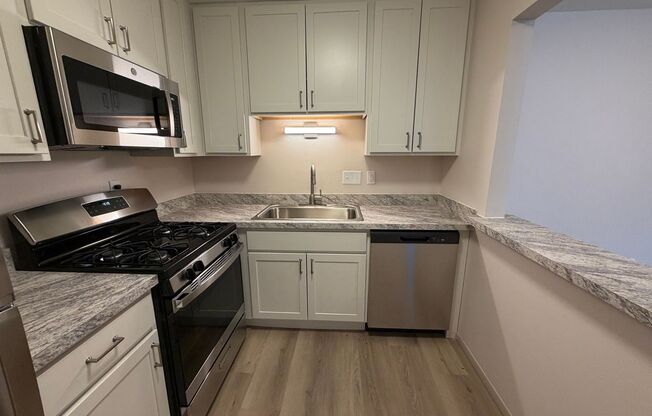 1 bed, 1 bath, $815, Unit 16