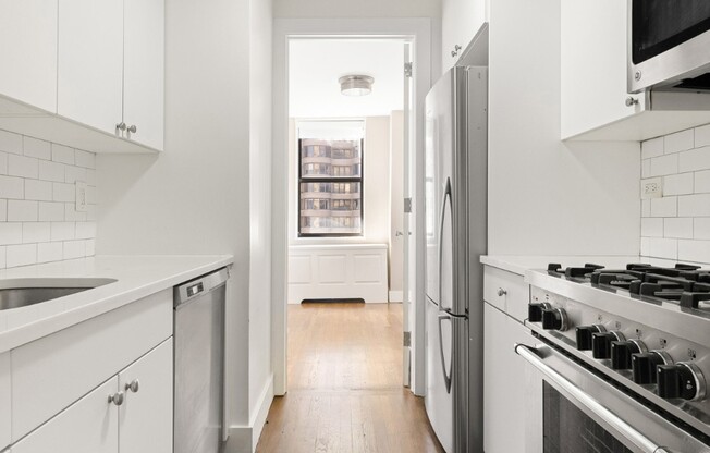 2 beds, 1.5 baths, $5,500, Unit 31C