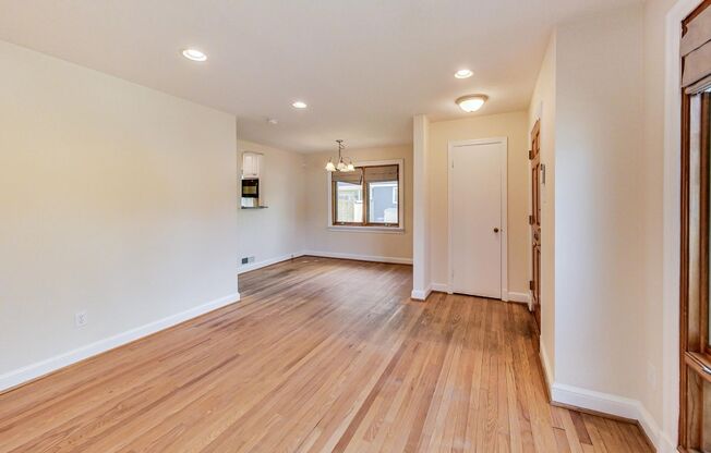 AVAILABLE 7/15 Classic 4 bedroom + 2 FB / 3 level - Cape Cod in Parkwood