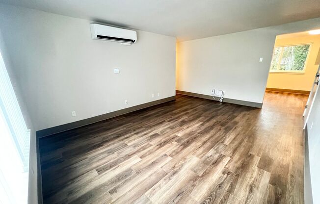 3 beds, 1 bath, 948 sqft, $1,605, Unit 06