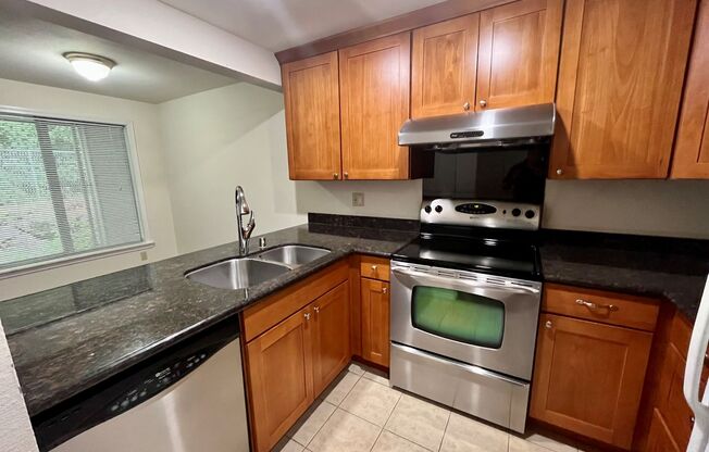 2 beds, 1 bath, $2,250, Unit # #D 2