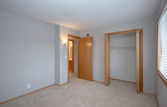 2 beds, 1.5 baths, 967 sqft, $1,130, Unit B-105