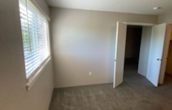 2 beds, 2 baths, 856 sqft, $869, Unit 2827-1806