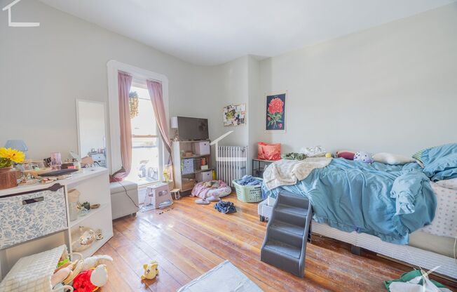 Spacious Apt w. Bonus office!  Heat and Hot Water Included!  Near T