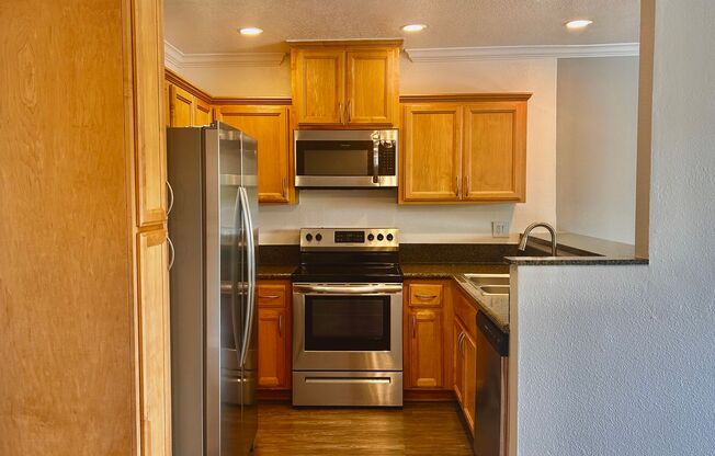 2 beds, 2 baths, 880 sqft, $2,805, Unit D-10