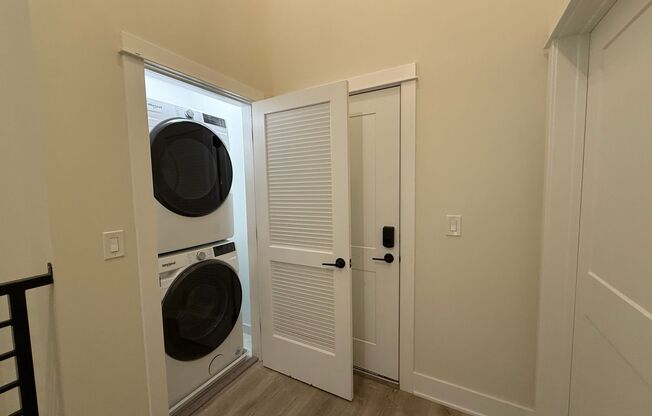 1 bed, 1.5 baths, 689 sqft, $3,395, Unit 206