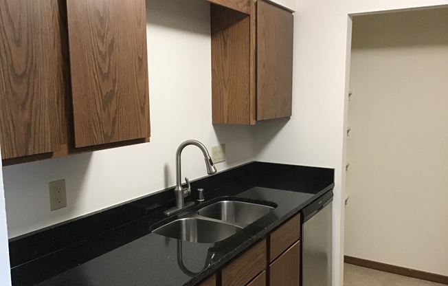 2 beds, 1 bath, 1,000 sqft, $1,650, Unit 7717CF