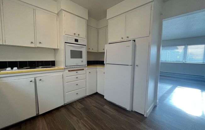 2 beds, 1 bath, $1,595, Unit 23