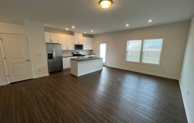 **OFFERING RENT PROMOTION FOR FIRST 6 MONTHS** Stunning 3BD, 2.5BA Raleigh Townhome With Easy Access to I-440 and Downtown Raleigh