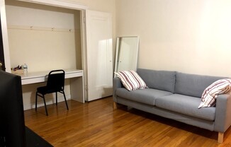 Studio, 1 bath, 750 sqft, $1,095, Unit 326-1C