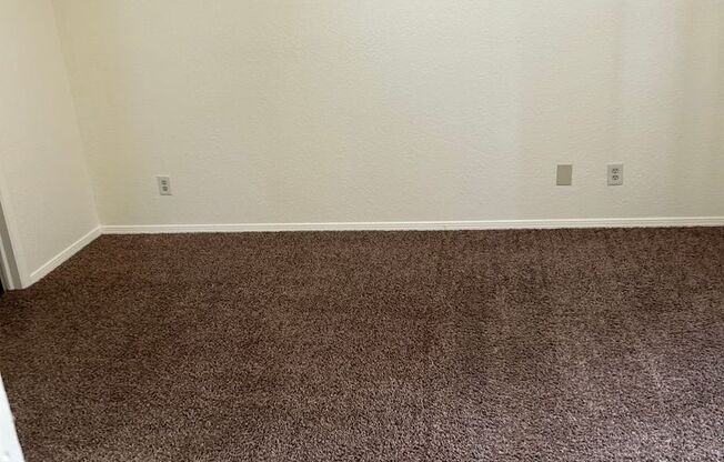 2 beds, 2 baths, 957 sqft, $1,015, Unit 31