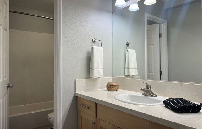 2 beds, 1 bath, 825 sqft, $2,795, Unit 0006