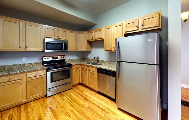 3 beds, 1 bath, $2,195, Unit 22