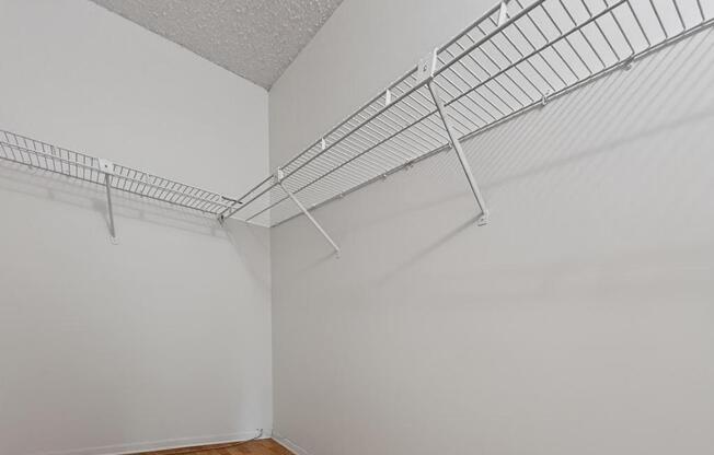 2 beds, 2 baths, 806 sqft, $2,000