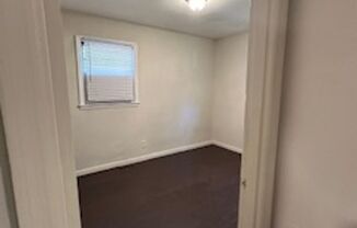 3 beds, 1 bath, $1,050