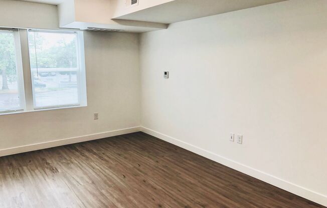 1 bed, 1 bath, 621 sqft, $1,375, Unit 12