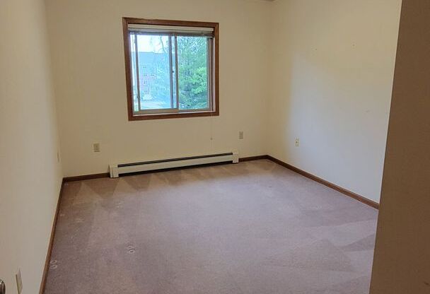 2 beds, 1 bath, $995