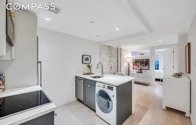 51 W 11 ST