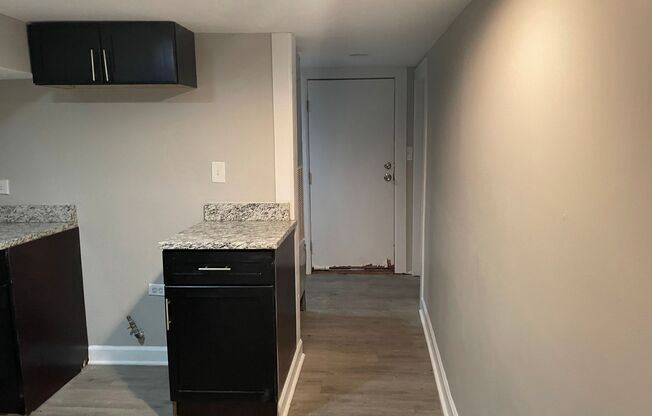 3 beds, 1 bath, 900 sqft, $1,200