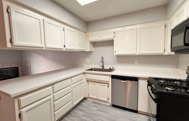 2 beds, 2 baths, $1,695, Unit 3