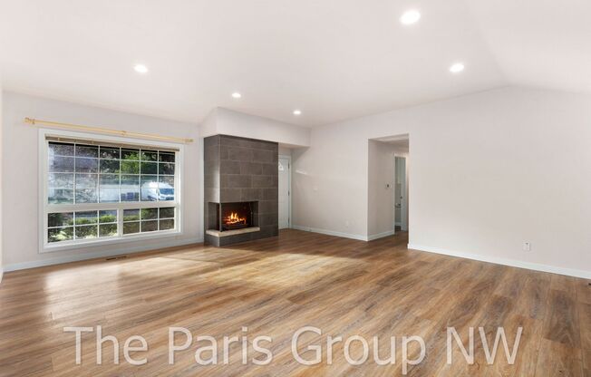 Stunning Mid-Century 2024 Remodel – Central A/C, Modern & Luxe Updates