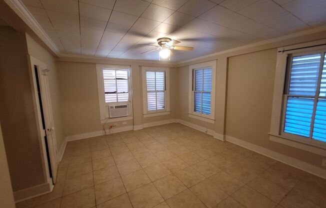 2 beds, 1 bath, $1,320, Unit 2116KDOWN-1