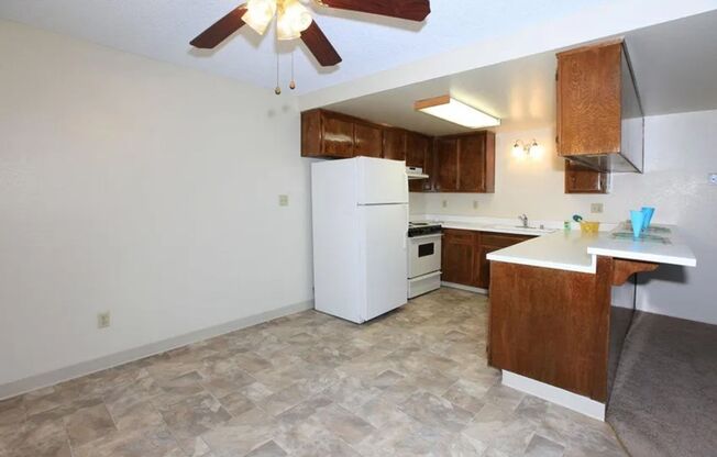 3 beds, 2 baths, 1,100 sqft, $1,775, Unit 59