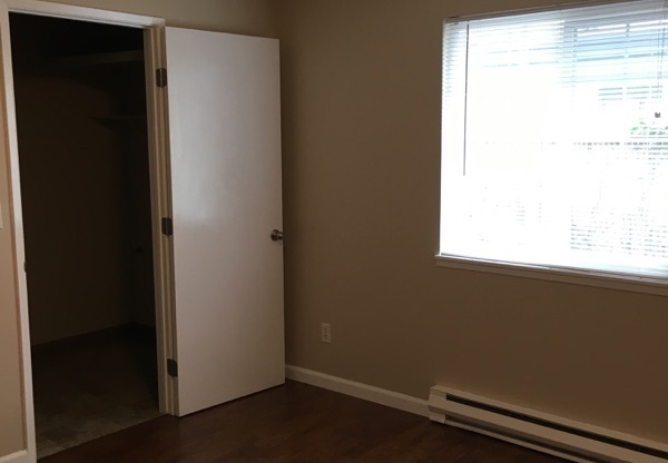 2 beds, 1 bath, 945 sqft, $1,500, Unit 102