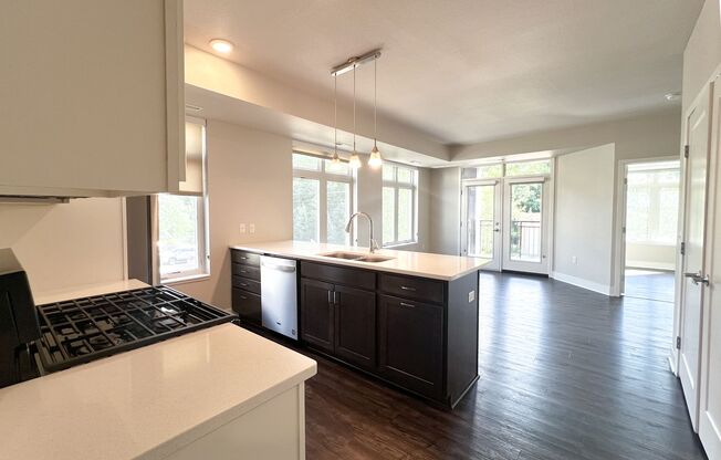 2 beds, 2 baths, 983 sqft, $2,095, Unit 340