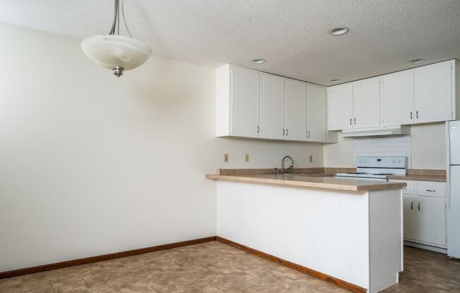 1 bed, 1 bath, 900 sqft, $1,295, Unit 46-306