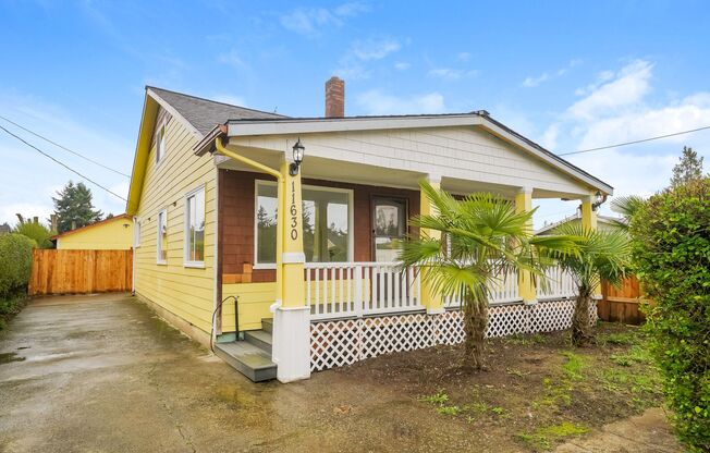 Modern Comfort Meets Burien Charm – Remodeled 4-Bed Oasis with Fenced Yard & Patio!
