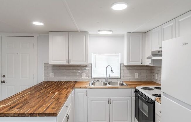 2 Bed 1 Bath Single Family Home in Spokane Valley!!