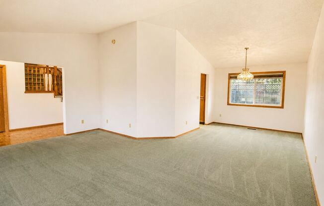 Spacious Kelso Home for Lease w/ Additional Shop Space - 226 Sparks Dr Kelso, WA