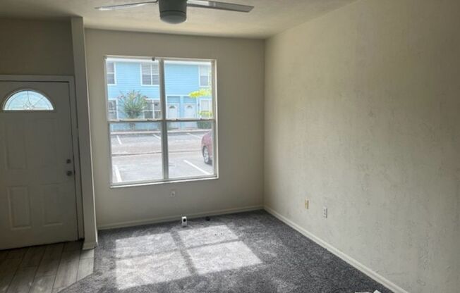 Spacious townhome in Kensington North