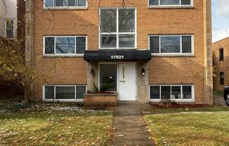 Spacious 1-Bedroom Apartment near the Lake!