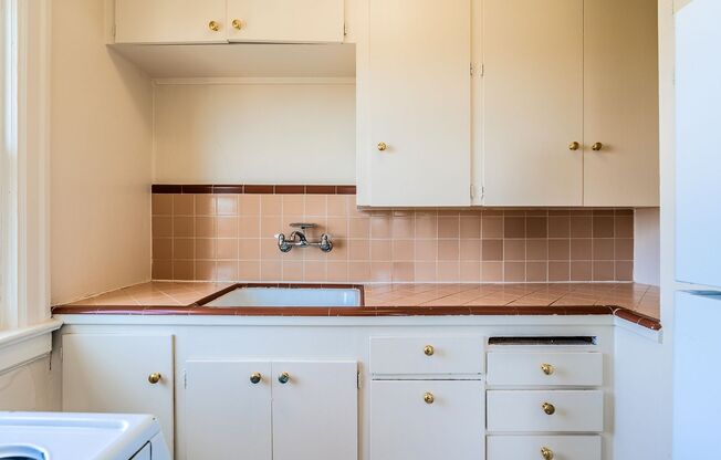 Studio, 1 bath, 430 sqft, $1,675, Unit 306